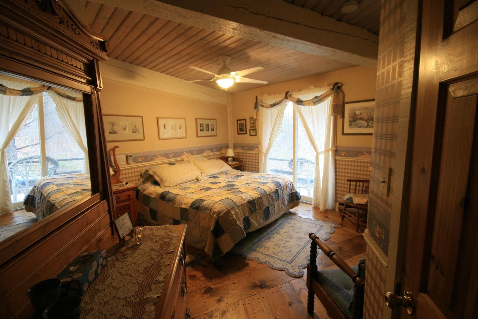 Stouffermill Bed & Breakfast Algonquin Highlands Εξωτερικό φωτογραφία