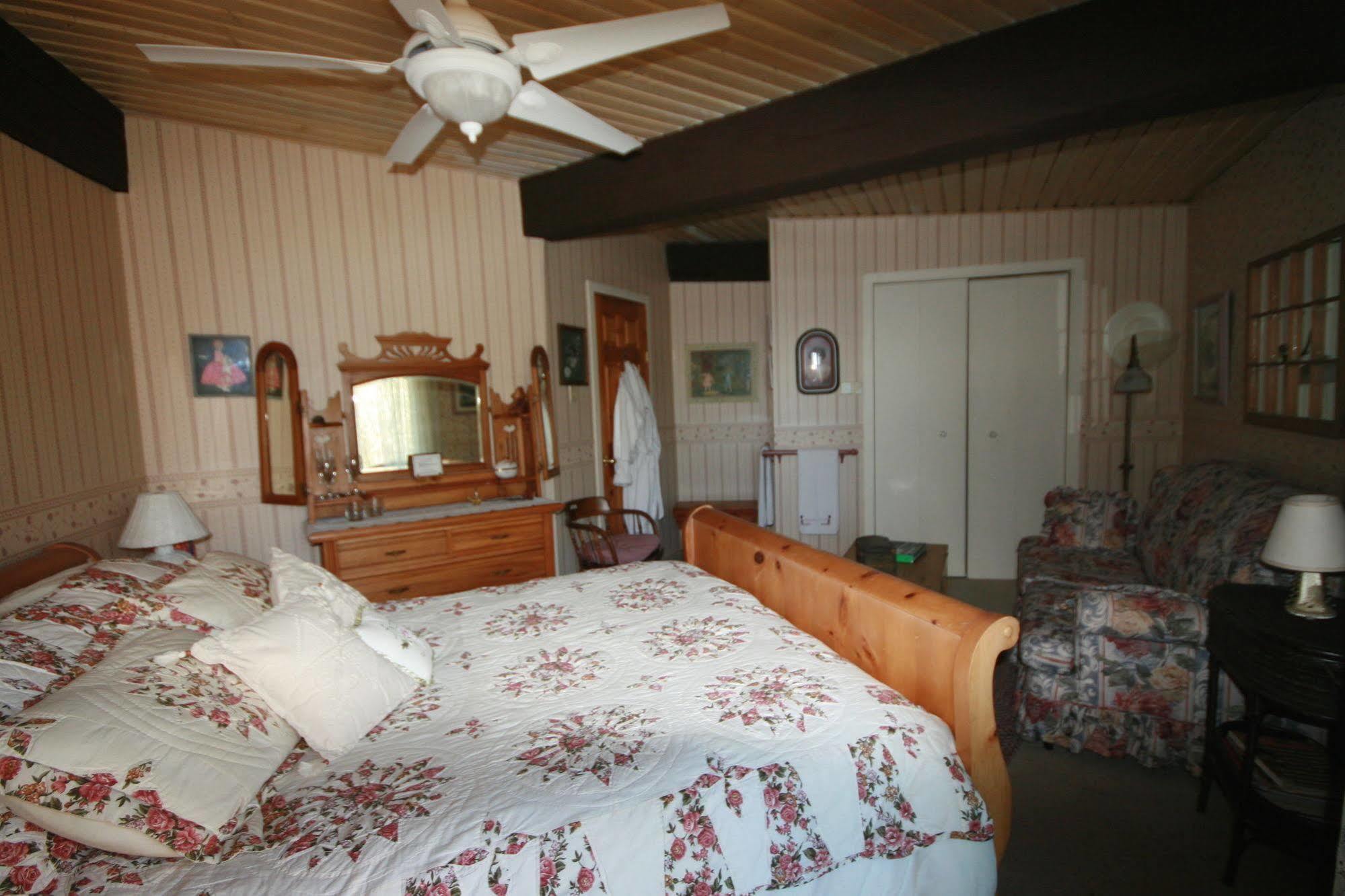 Stouffermill Bed & Breakfast Algonquin Highlands Εξωτερικό φωτογραφία