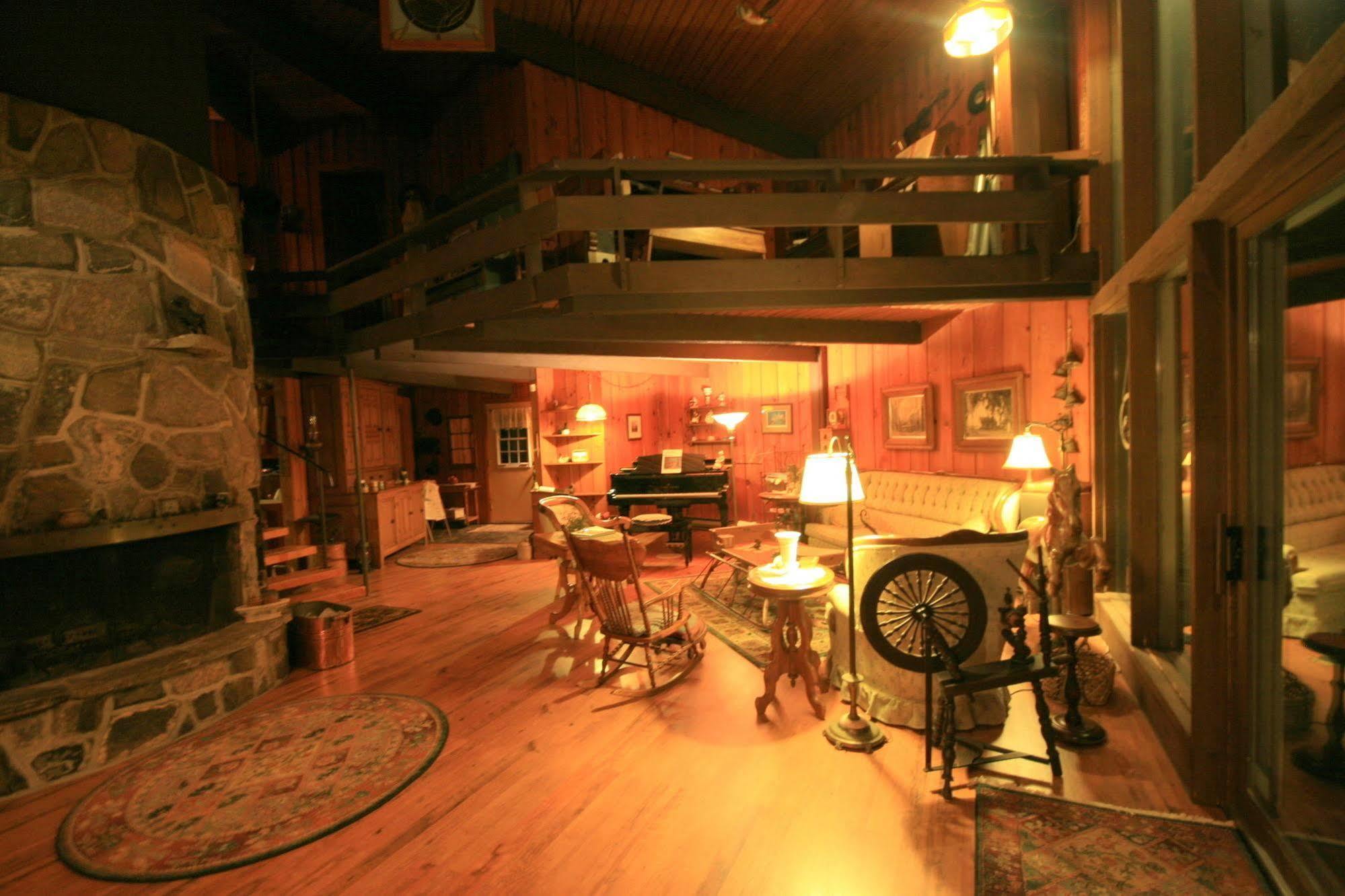 Stouffermill Bed & Breakfast Algonquin Highlands Εξωτερικό φωτογραφία