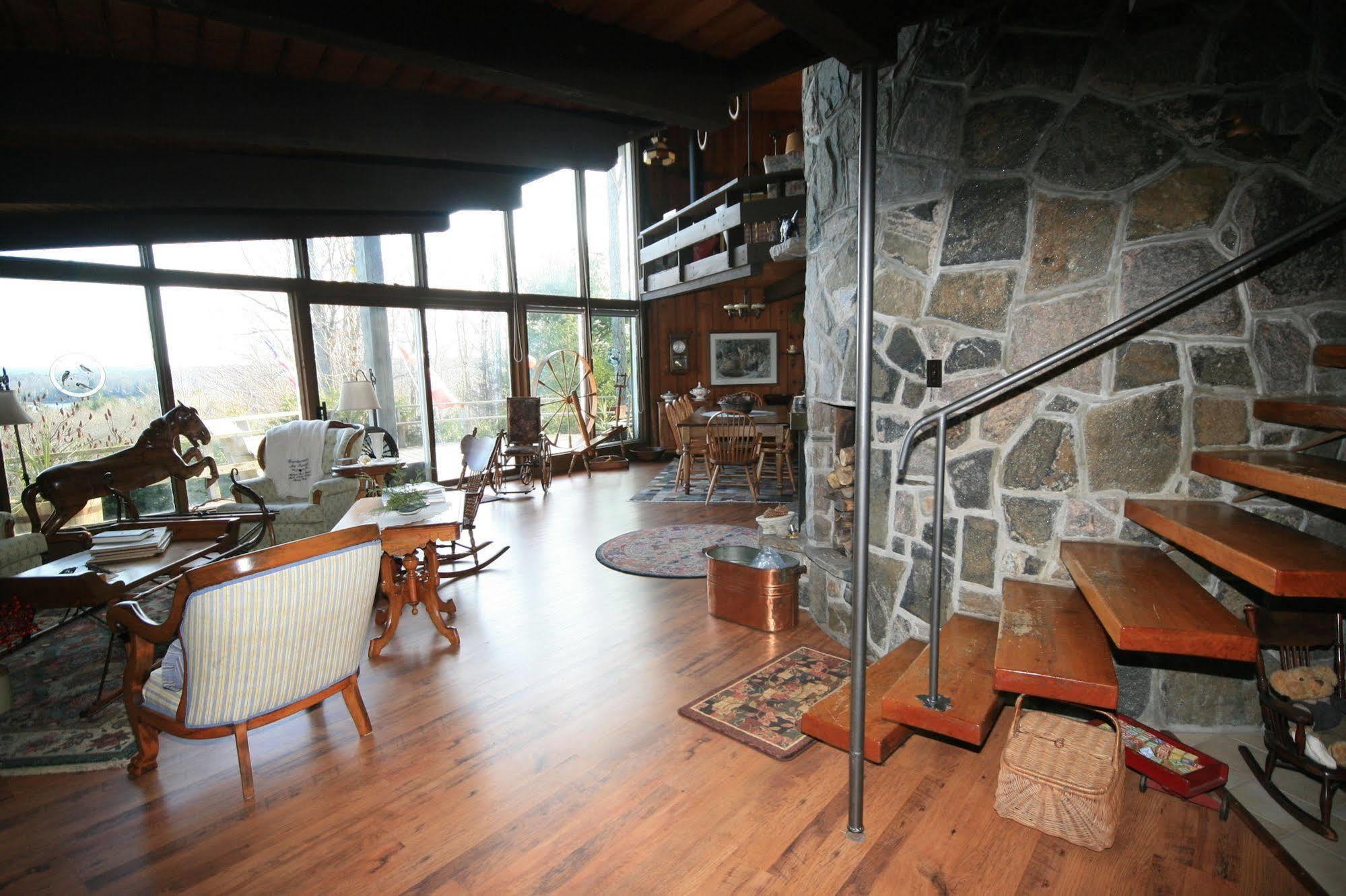 Stouffermill Bed & Breakfast Algonquin Highlands Εξωτερικό φωτογραφία