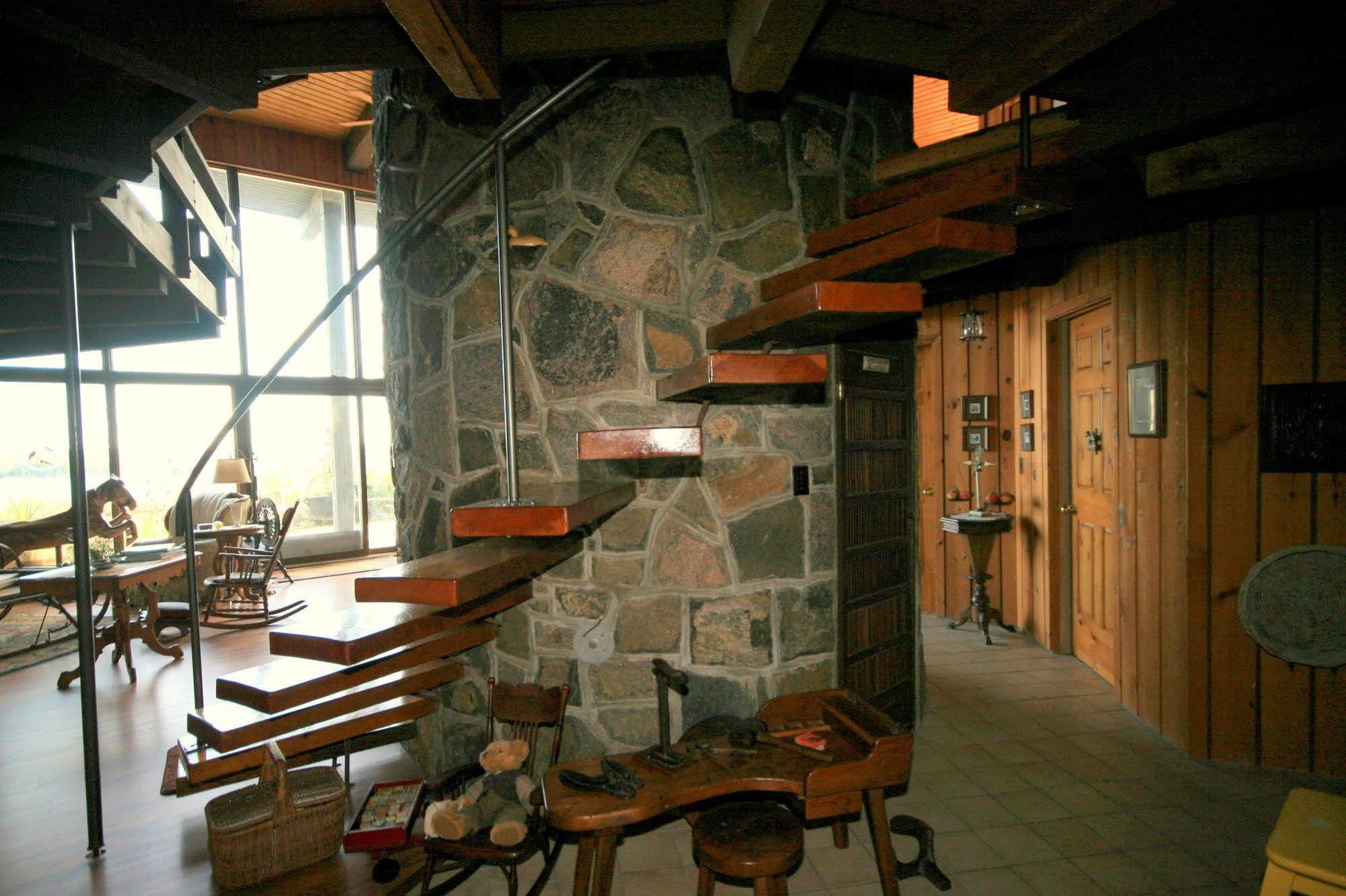 Stouffermill Bed & Breakfast Algonquin Highlands Εξωτερικό φωτογραφία